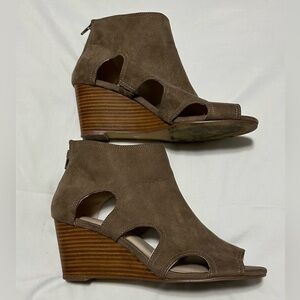 Taupe Open-Toe Sandal Wedges 11W
